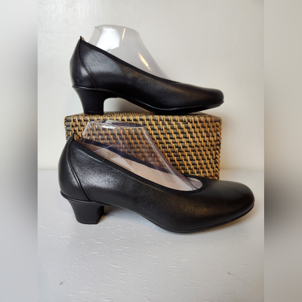 SAS Milano Black Leather Block Heel Pumps NWOT